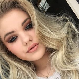 Meet your Posher, Brooke